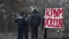 Policija netoli parlamento Kryme
