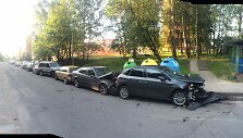 Sostinės Mokyklos gatvėje apdaužyti penki automobiliai