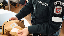 Kauno policijos at&scaron;vaitų klijavimo akcija