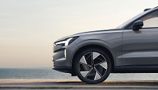 Elektrinis visureigis &bdquo;Volvo EX90&ldquo;