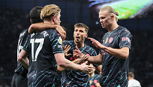&bdquo;Manchester City&ldquo; žaidėjai &scaron;venčia pirmąjį įvartį