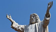 Nigerijoje pa&scaron;ventinta auk&scaron;čiausia Afrikoje Jėzaus Kristaus statula. 