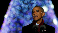 Barackas Obama paskutinį kartą kaip prezidentas įžiebė pagrindinę JAV Kalėdų eglę