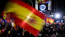Konservatyviąją Liaudies partiją palaikantys ispanai