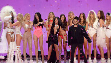 Selena Gomez ir The Weeknd per &bdquo;Victoria's Secret&ldquo; &scaron;ou 2015 metais
