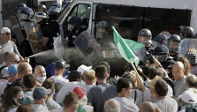 Bulgarijoje prie&scaron; vyriausybę protestuojantys aktyvistai susirėmė su policija