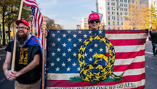 &bdquo;QAnon&ldquo; &ndash; viena naujausių sąmokslo teorijų, ai&scaron;kinanti, kad Donaldas Trumpas yra pasaulio i&scaron;ganytojas nuo blogio