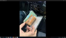 &bdquo;VW Golf&ldquo; vairuotojas bandė papirkti pareigūnus banknotus sudėdamas tarp dokumentų.