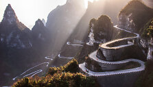 Tianmen&scaron;ano didžiųjų vartų kelias (Tianmen Shan Big Gate Road)