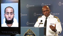 Toronto karių &scaron;aukimo centre 27 metų vyras pirmadienį subadė du žmones