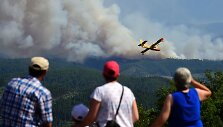 Lėktuvas vir&scaron; gaisro zonos Portugalijoje