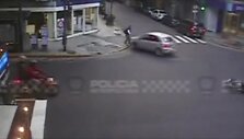 vairuotojas-prisidirbo-partrenke-motociklininka-ir-pestiji-po-to-ivaziavo-i-parduotuve