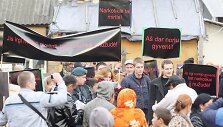 Buvę narkomanai romų tabore ie&scaron;kojo savo senųjų narkotikų prekeivių 