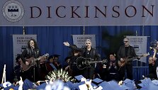 &bdquo;Bon Jovi&ldquo; Fairleigh Dickinsono universiteto diplomų įteikimo ceremonija