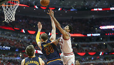 Atakuoja Derrickas Rose'as