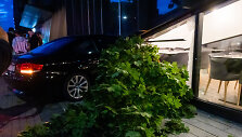 Automobilis įvažiavo į vie&scaron;butį