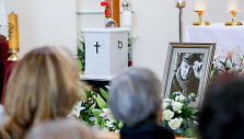 Atsisveikinantieji su Daliumi Mertinu  &scaron;v. Mi&scaron;iose Pilaitėje