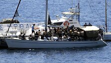 Į Graikiją plaukiantys migrantai