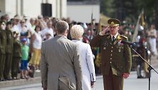 Kariuomenės vado prisaikdinimo ceremonija.
