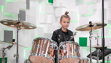 15min studijoje jaunoji būgnininkė Fausta &Scaron;ukytė