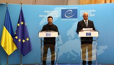 Volodymyras Zelenskis su Europos Tarybos generaliniu sekretoriumi Alainu Bersetu / FREDERICK FLORIN / AFP