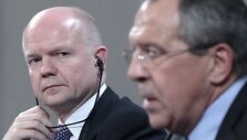 Williamas Hague'as (kairėje) ir Sergejus Lavrovas
