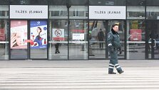 I&scaron; &Scaron;iaulių &bdquo;Akropolio&ldquo; evakuoti žmonės &ndash; pareigūnai ie&scaron;ko bombos