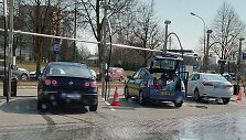 Taksistas su &bdquo;Prius&ldquo; plovykloje