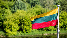 Trispalvė