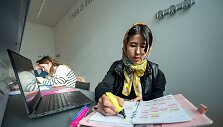 Afganistane tebegalioja draudimas, neleidžiantis moterims siekti auk&scaron;tojo mokslo