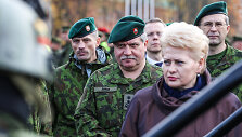 Prezidentė Dalia Grybauskaitė susipažino su Greitojo reagavimo pajėgų kariais.