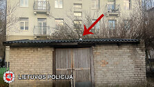 Bėgdamas įtariamasis ant stogo numetė kvai&scaron;alų