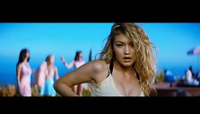 Gigi Hadid Calvino Harriso vaizdo klipe &bdquo;How Deep Is Your Love&ldquo;