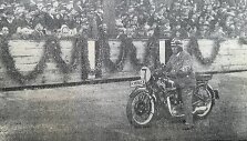 Klaipėda. Naujo dviračių treko atidarymo &scaron;ventė. Motociklininkas ruo&scaron;iasi startui. 1933.10.04 &bdquo;Memelerdampfboot&ldquo;.