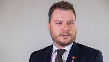 Kastytis Žuromskas ai&scaron;kinasi apie jį į ministrus delegavusios &bdquo;Nemuno au&scaron;ros&ldquo; daromą įtaką jo kuruojamos srities sprendimams, partijos narių galimus pažeidimus statybų ir aplinkosaugos srityse