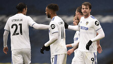 Patrickas Bamfordas su komandos draugais džiaugiasi įvarčiu