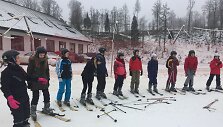 S.Dacho progimnazijos kūno kultūros mokytojai per patirtinio ugdymo pamokas pakvietė vaikus i&scaron;bandyti slides.