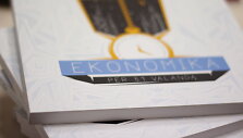Lietuvi&scaron;kas ekonomikos vadovėlis &bdquo;Ekonomika per 31 valandą&rdquo; &scaron;iąnakt Niujorke paskelbtas geriausiu projektu pasaulyje