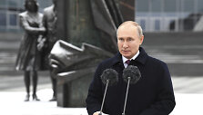 Vladimiras Putinas prie SVR būstinės