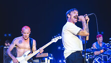 "Red Hot Chili Peppers" 