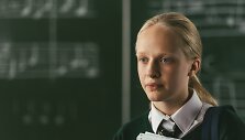 Monikos vaidmenį kino filme &bdquo;Pilis&ldquo; atliekanti Barbora Bareikytė 