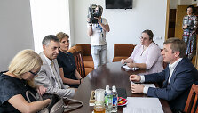 Kristina Garuolienė, Gintaras Kacevičius, Julita Varanauskienė, Agnė &Scaron;irinskienė, Ramūnas Karbauskis