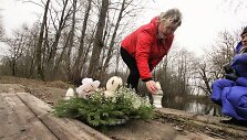 Žūties vietoje &ndash; gėlės ir žvakės