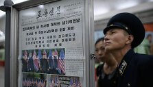 &Scaron;iaurės Korėjiečiai sutinka žinią apie Donaldo Trumpo ir Kim Jong Uno susitikimą