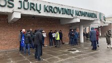 &bdquo;Klasco&ldquo; darbuotojai mena laikus, kai jų atlyginimai buvo vieni didžiausių ne tik Klaipėdoje. Dabar jų atlyginimai ne visada siekia ir &scaron;alies vidurkį.