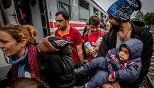 Migrantai Tovarniko (Kroatija) geležinkelio stotyje