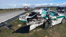 Greitkelyje į stovintį policijos automobilį rėžėsi pravažiuojanti ma&scaron;ina