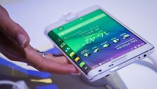 &bdquo;Samsung Galaxy Note Edge&ldquo; &ndash; pirmasis i&scaron;anusis, turntis i&scaron;lenktą ekraną telefono &scaron;one