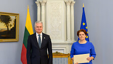 Prezidentas Gitanas Nausėda ir Lietuvos ambasadorė Indijoje Diana Mickevičienė