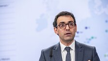 S. Sejourne / Nicolas Landemard / ZUMAPRESS.com